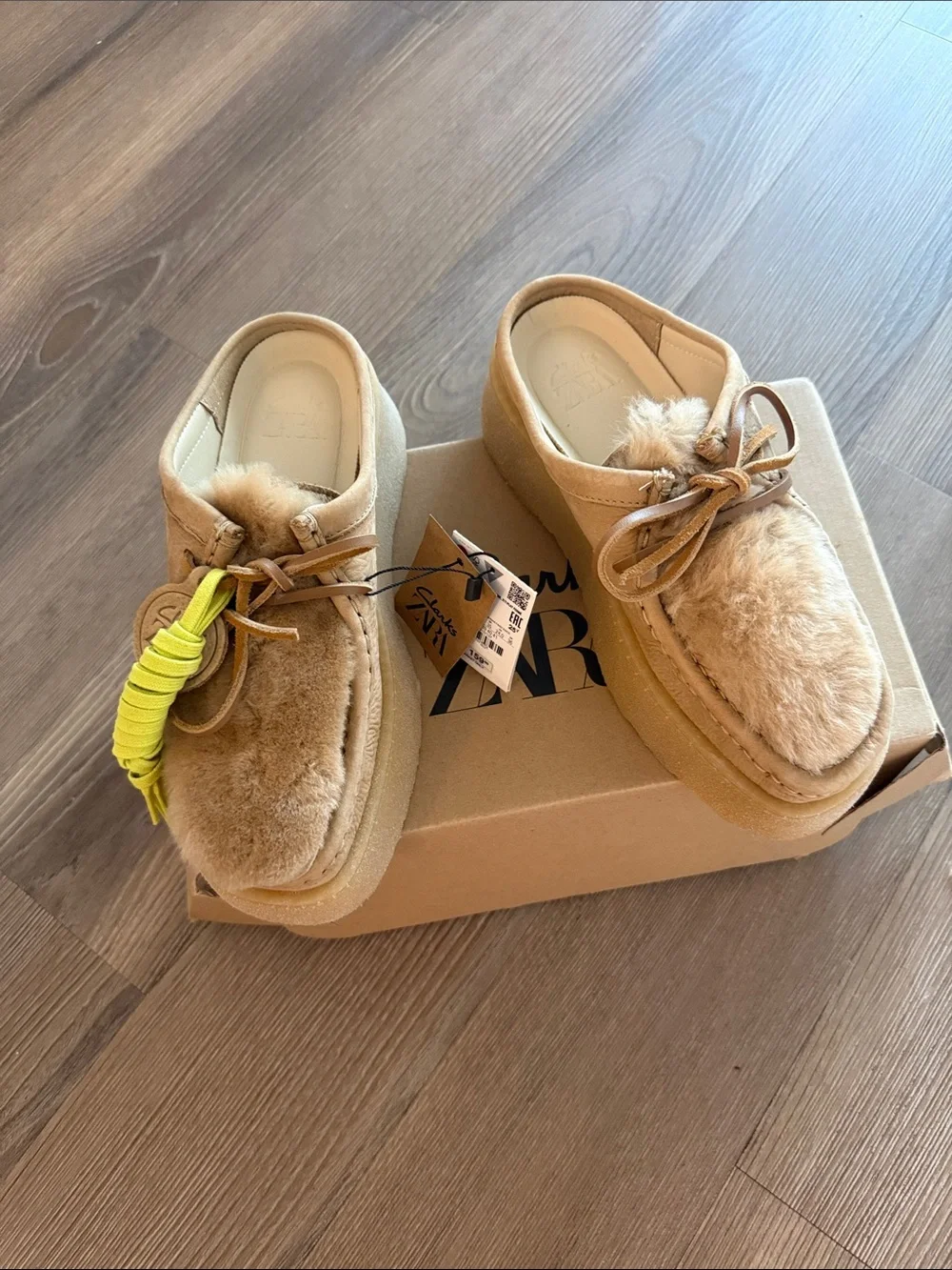 New Zara x Clarks sheepskin mules with removable shearling - size 37/ 6.5 - Picture 2 of 7